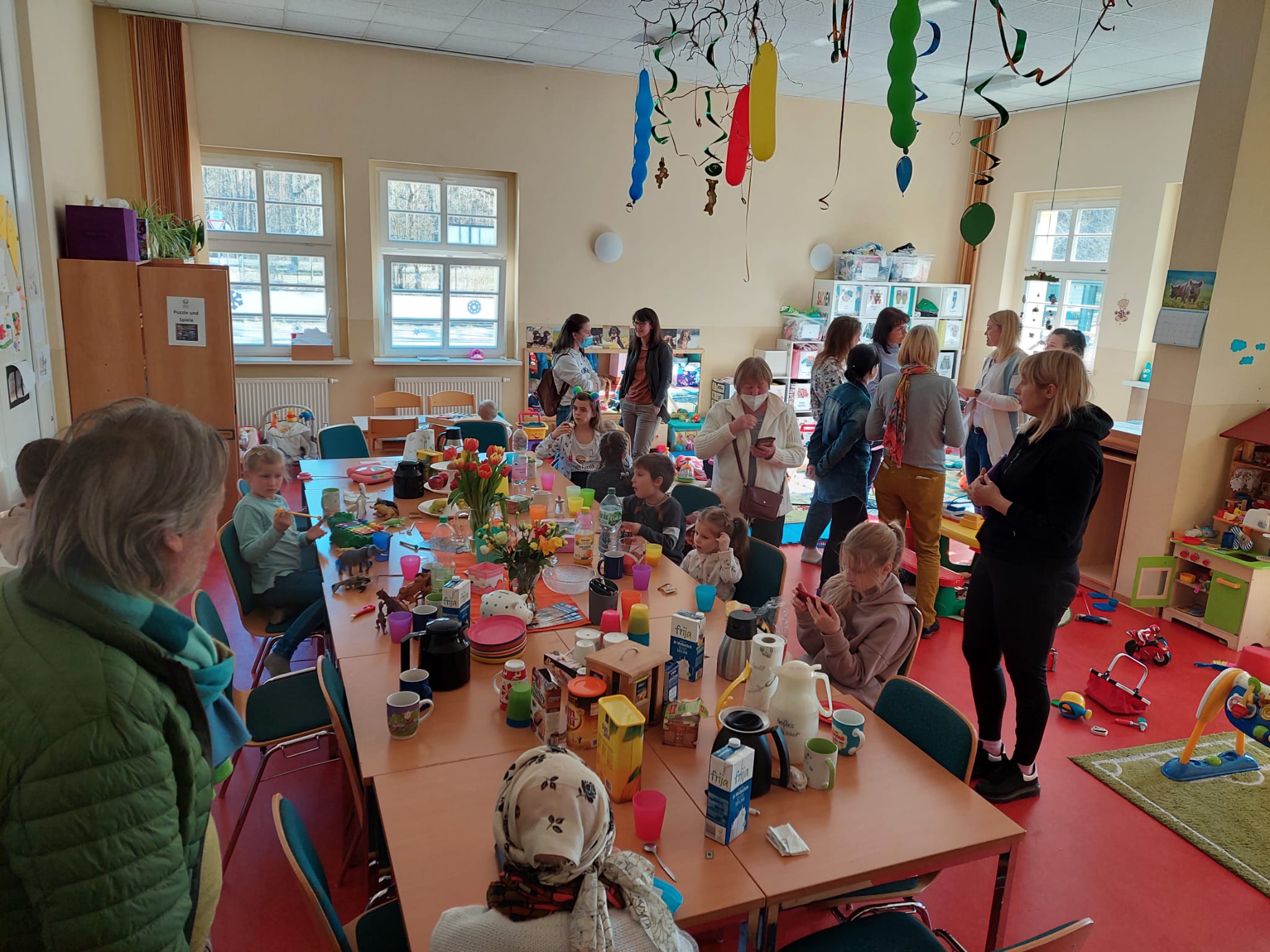 1.Treffen von Ge­flüch­teten und deren Helfern im Familien­zentrum Grünheide